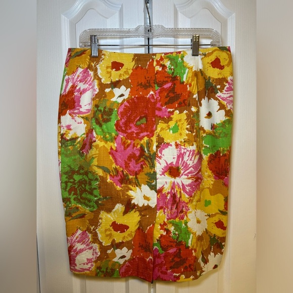 Talbots - Formal Feminine Business Casual Floral Print Women's Skirt in Size 8 - Picture 8 of 11
